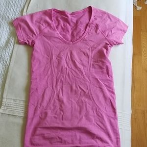 Lululemon t-shirt